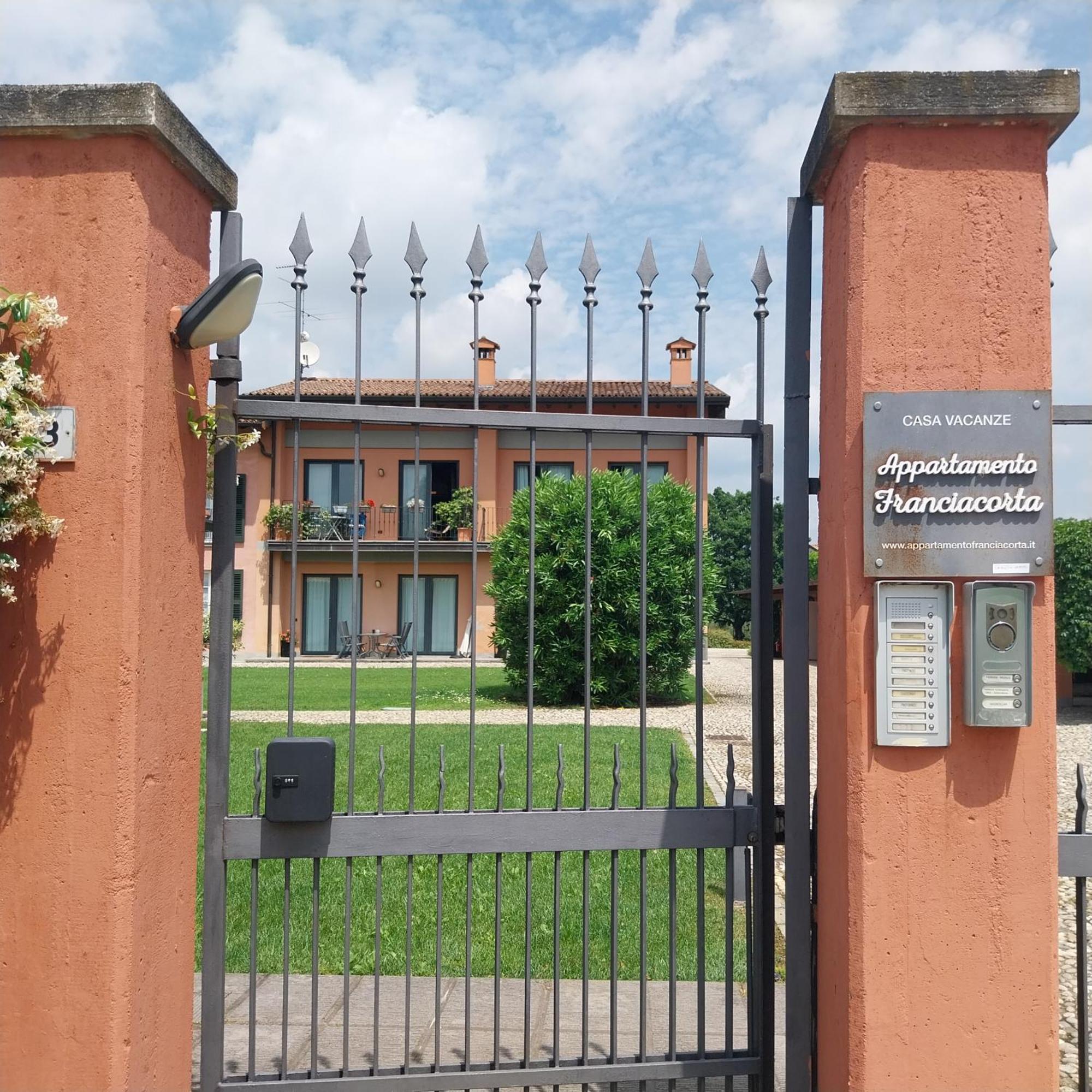 Cazzago San Martino Appartamento Franciacorta מראה חיצוני תמונה